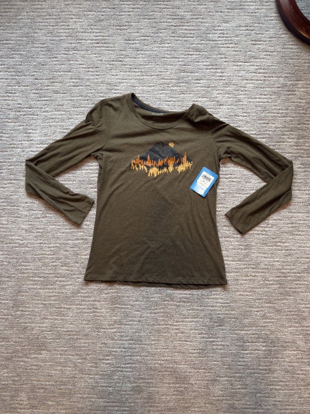 Columbia T-shirt NWT Medium